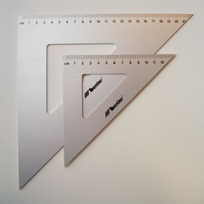 Leniar alumínium háromszög vonalzó 45o / 32 cm